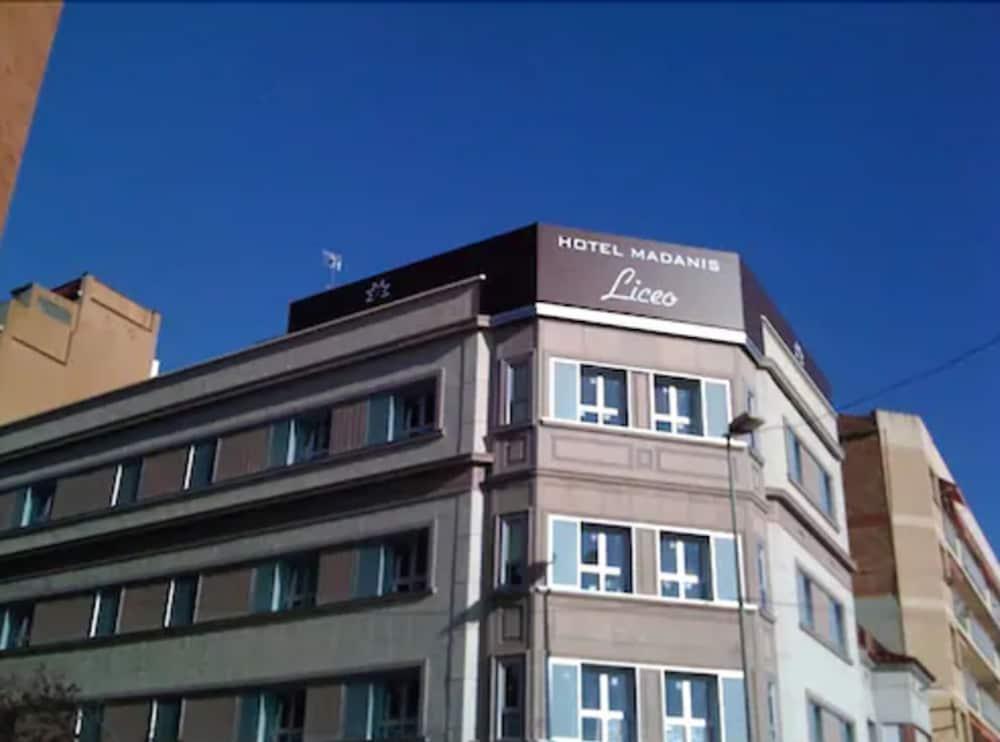הוספיטלט דה יוברגאט Hotel Madanis Liceo מראה חיצוני תמונה