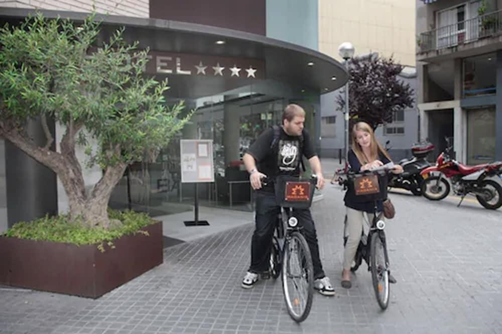הוספיטלט דה יוברגאט Hotel Madanis Liceo מראה חיצוני תמונה