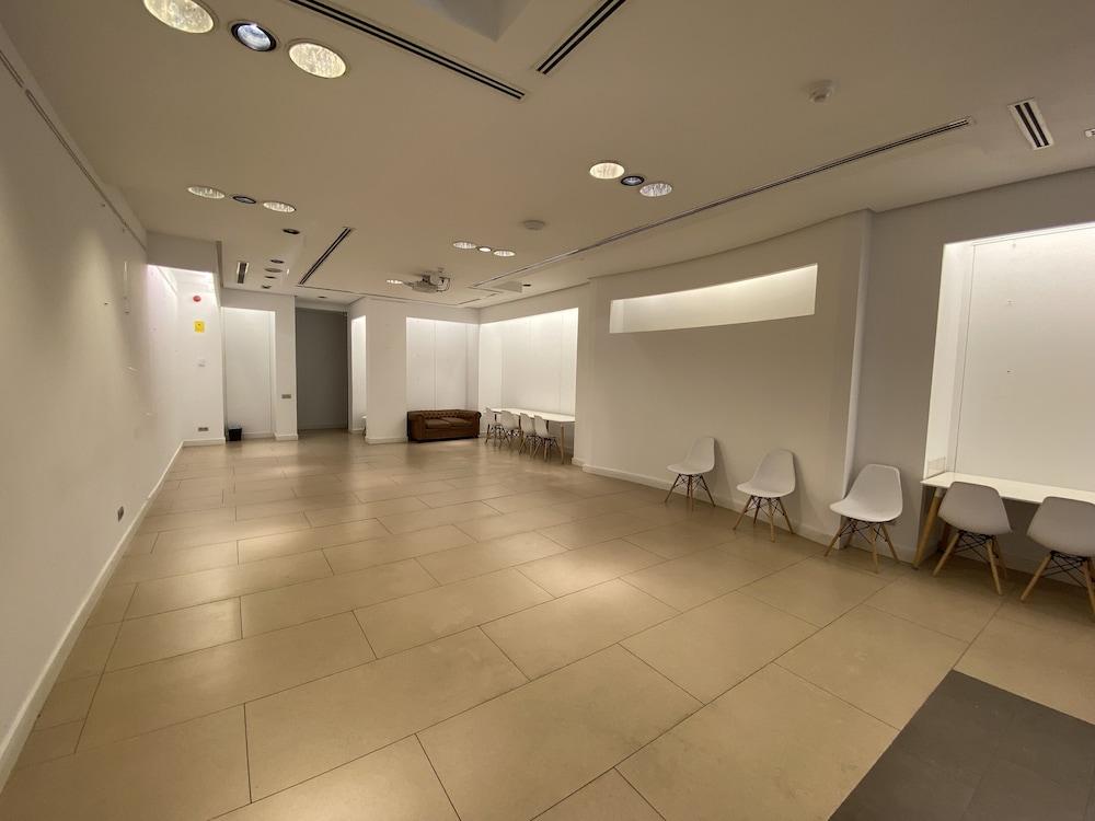 הוספיטלט דה יוברגאט Hotel Madanis Liceo מראה חיצוני תמונה