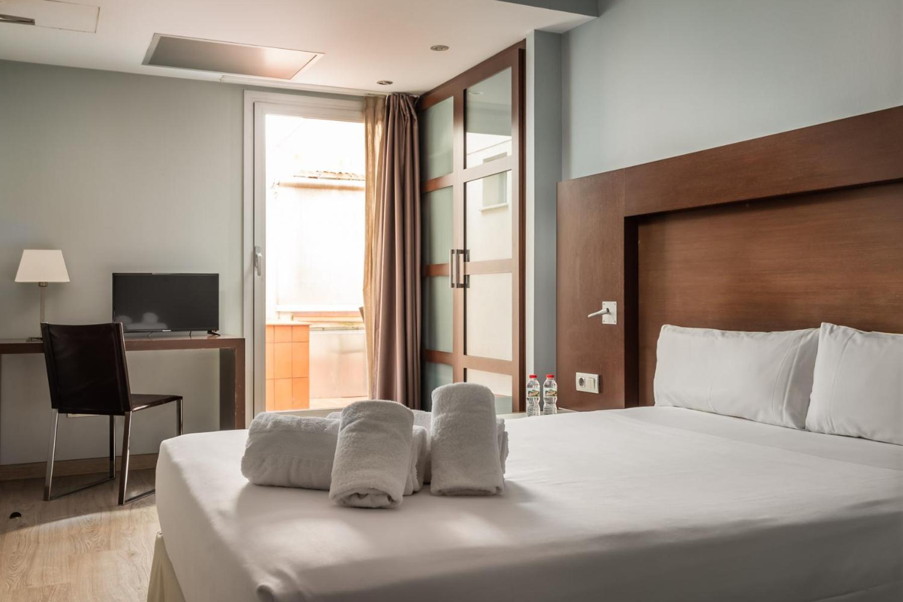 הוספיטלט דה יוברגאט Hotel Madanis Liceo מראה חיצוני תמונה