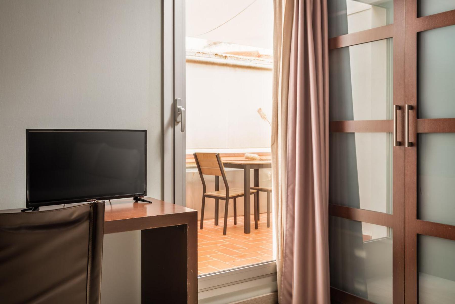 הוספיטלט דה יוברגאט Hotel Madanis Liceo מראה חיצוני תמונה