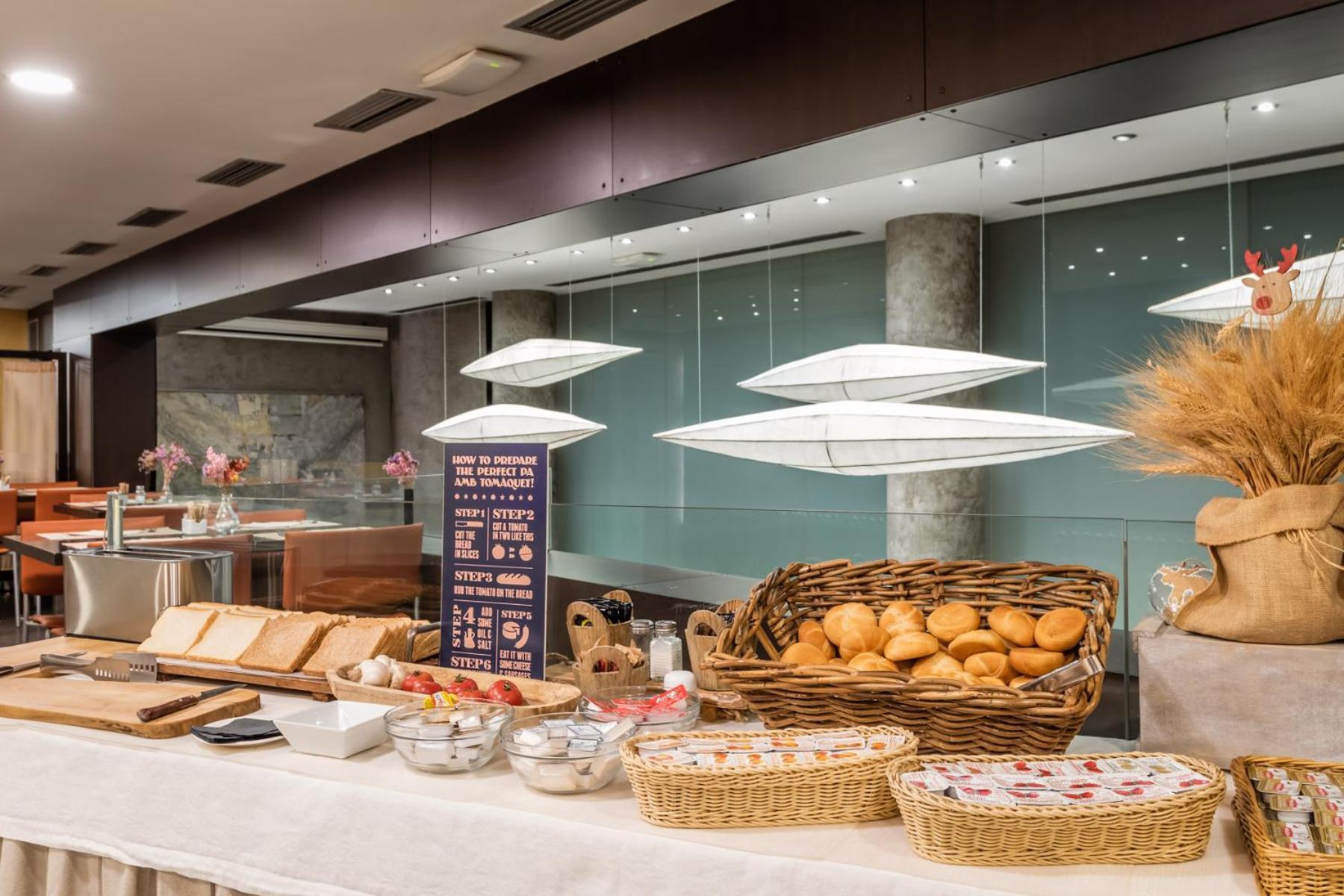 הוספיטלט דה יוברגאט Hotel Madanis Liceo מראה חיצוני תמונה
