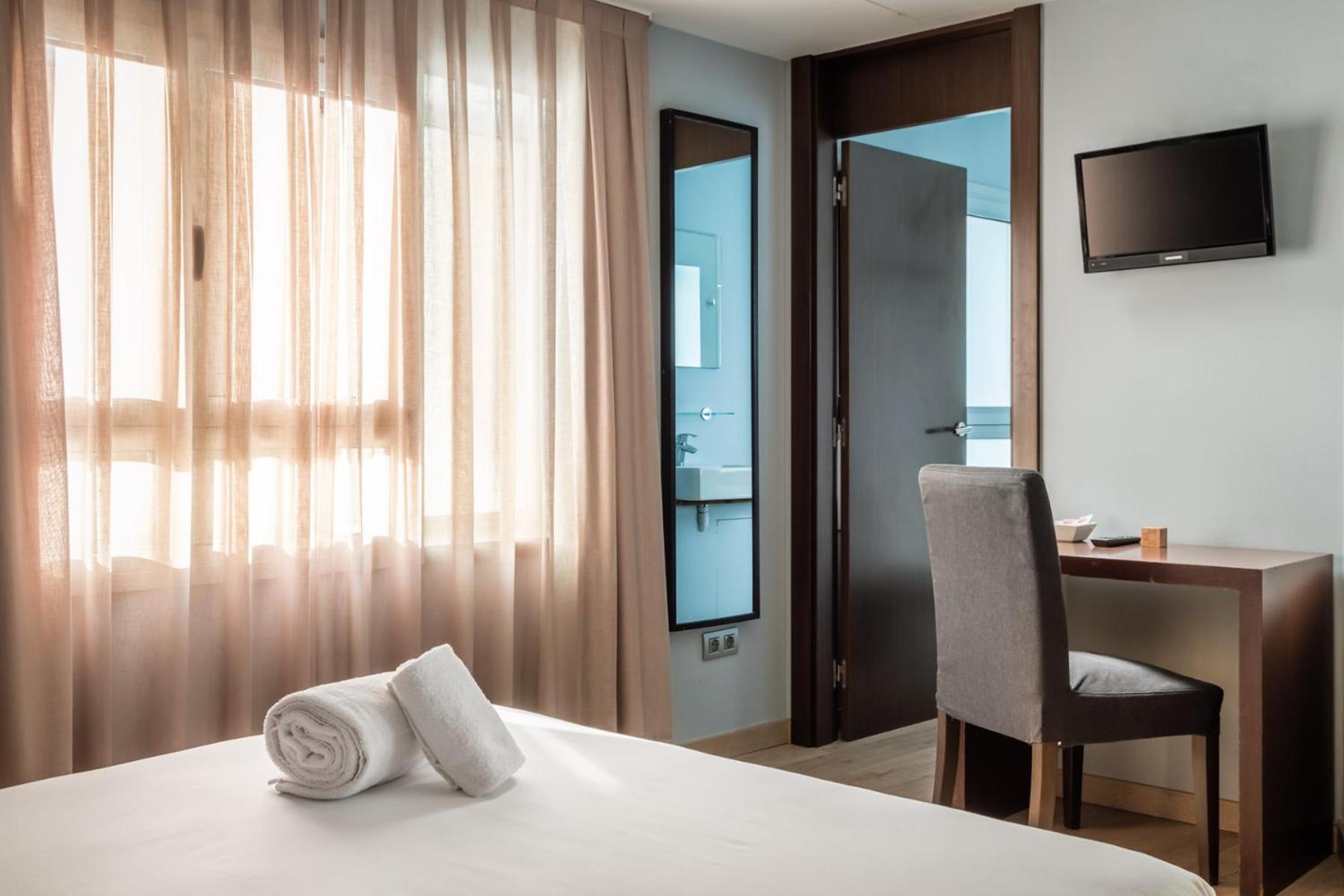 הוספיטלט דה יוברגאט Hotel Madanis Liceo מראה חיצוני תמונה