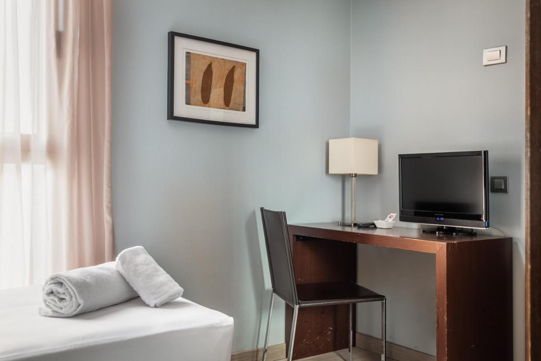 הוספיטלט דה יוברגאט Hotel Madanis Liceo מראה חיצוני תמונה