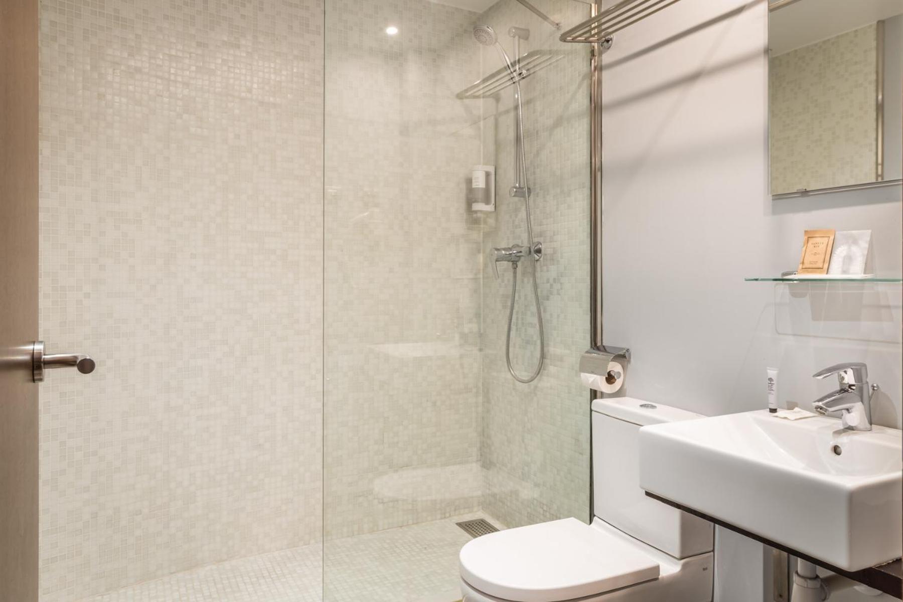 הוספיטלט דה יוברגאט Hotel Madanis Liceo מראה חיצוני תמונה
