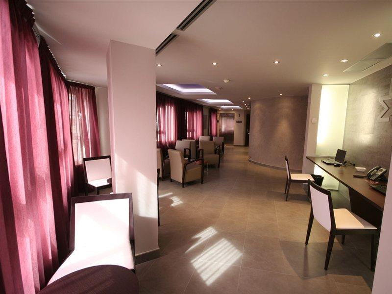 הוספיטלט דה יוברגאט Hotel Madanis Liceo מראה חיצוני תמונה