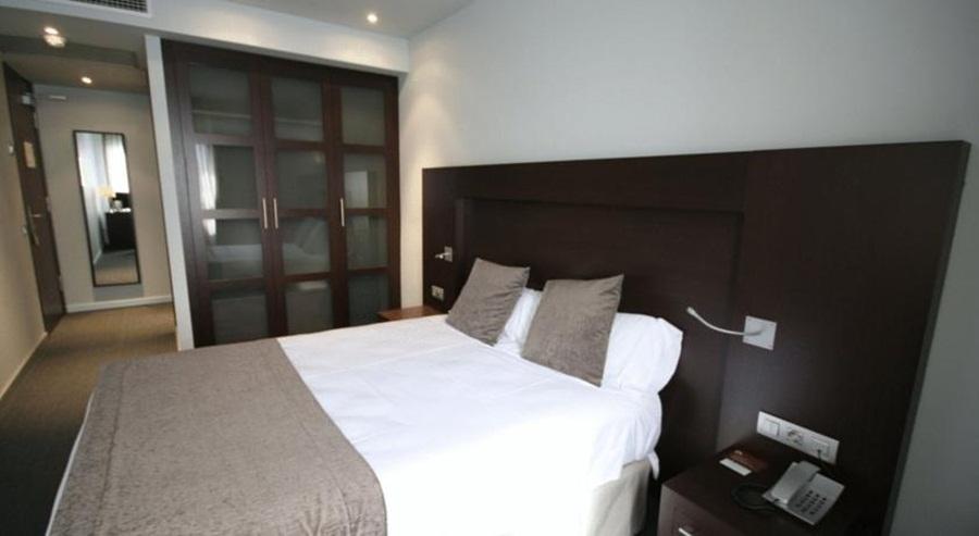 הוספיטלט דה יוברגאט Hotel Madanis Liceo מראה חיצוני תמונה
