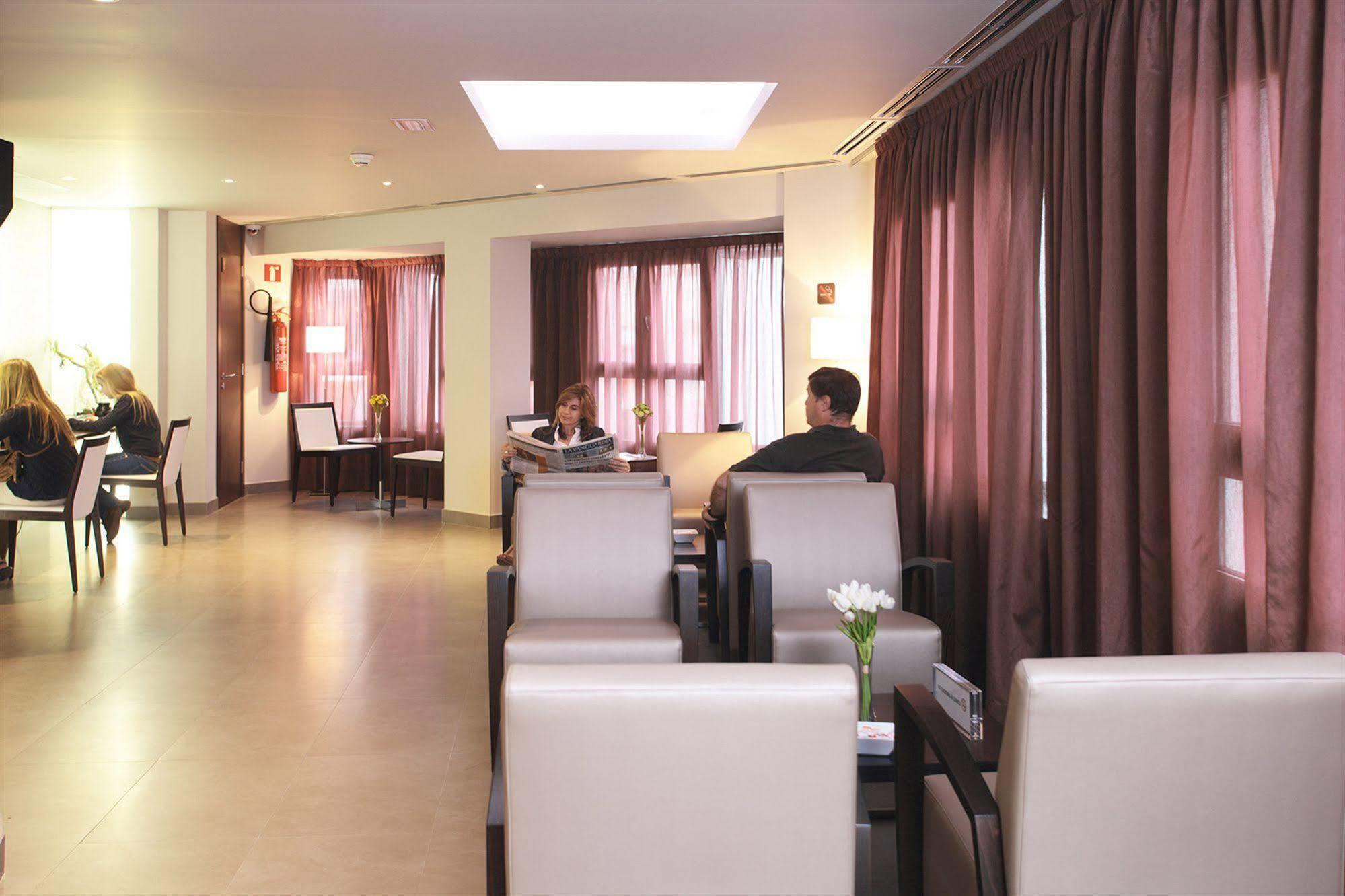 הוספיטלט דה יוברגאט Hotel Madanis Liceo מראה חיצוני תמונה