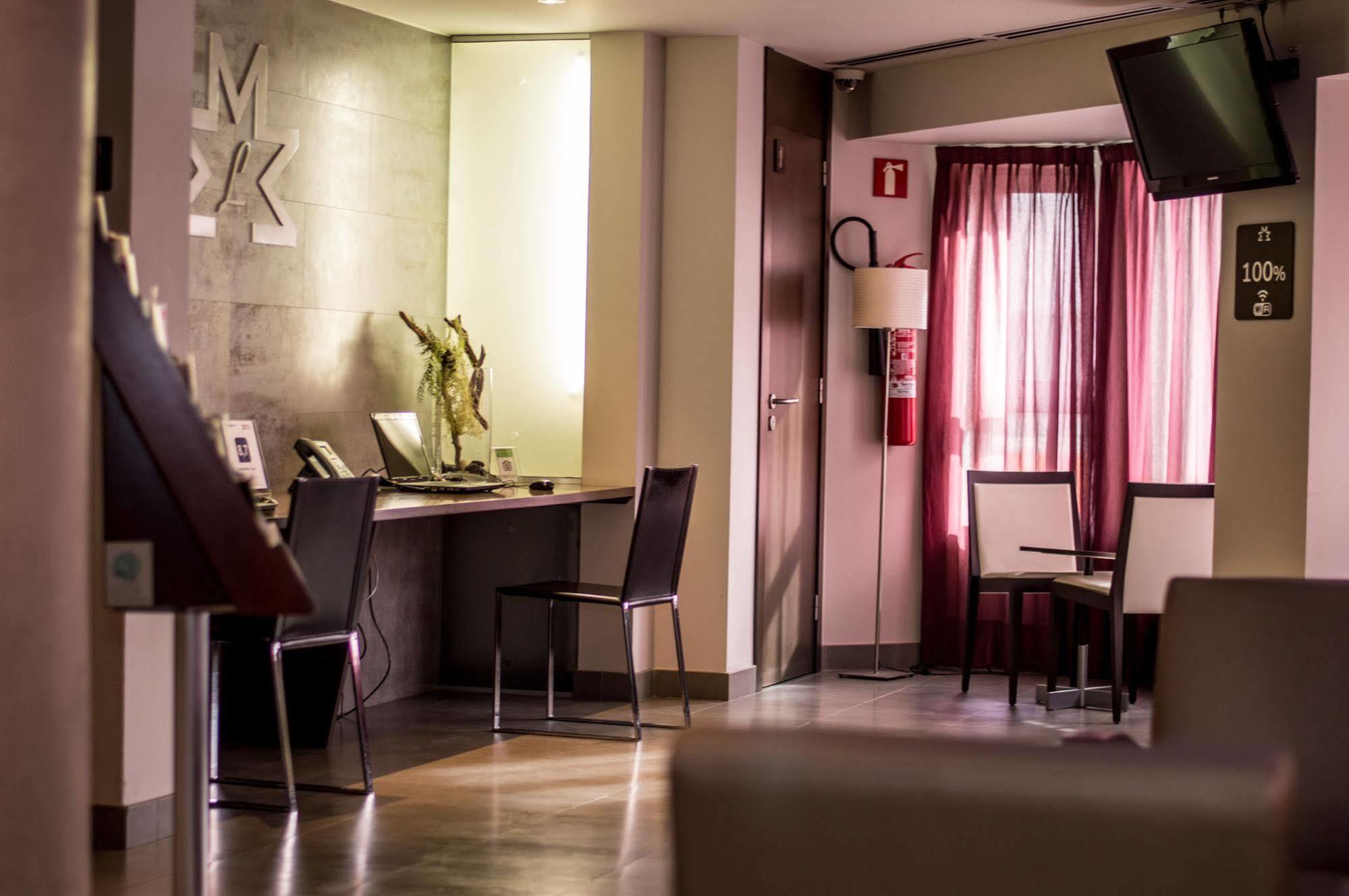 הוספיטלט דה יוברגאט Hotel Madanis Liceo מראה חיצוני תמונה