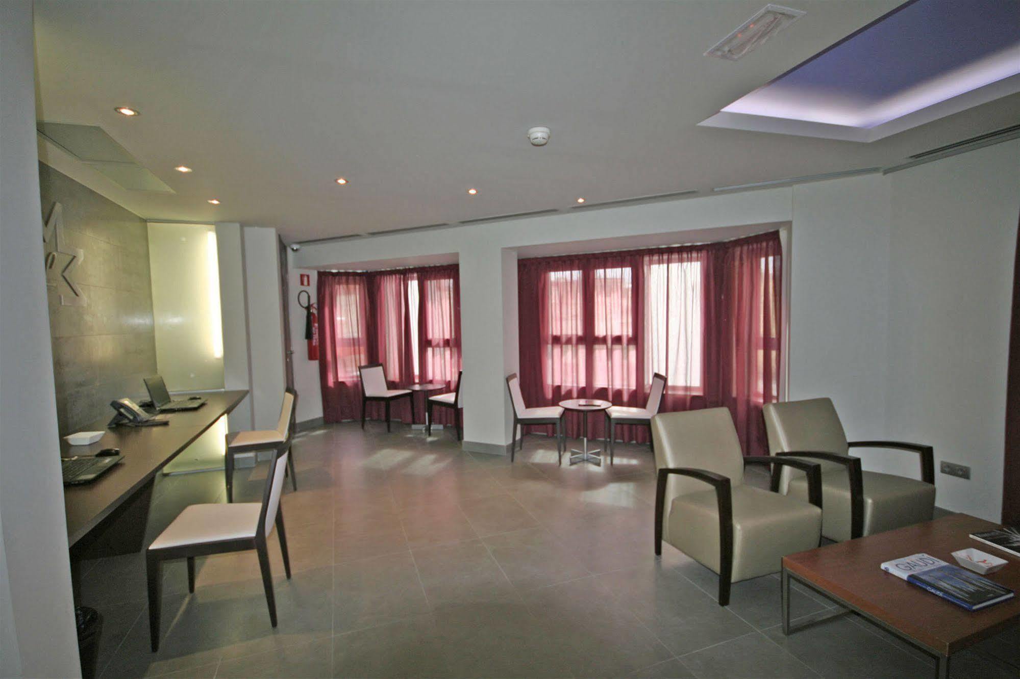 הוספיטלט דה יוברגאט Hotel Madanis Liceo מראה חיצוני תמונה