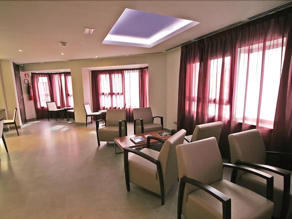 הוספיטלט דה יוברגאט Hotel Madanis Liceo מראה חיצוני תמונה